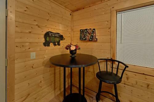 Tranquility Den 210 - Two Bedroom Cabin
