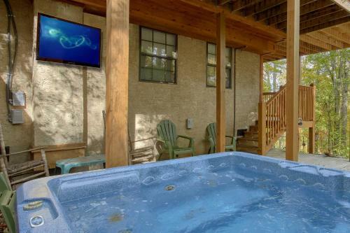 Tranquility Den 210 - Two Bedroom Cabin