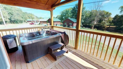 River Romance 2328 - One Bedroom Cabin