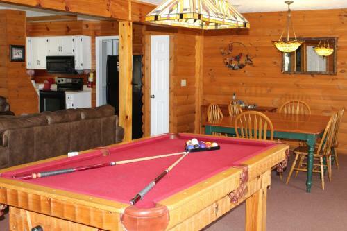 Hoot-n- Holler Chalet