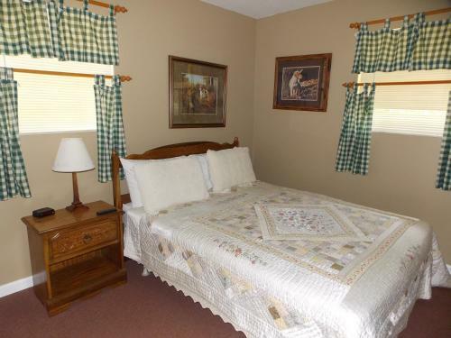 Hoot-n- Holler Chalet