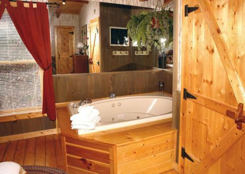 Romantic Hideaway #126 - One Bedroom Cabin