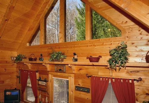 Romantic Hideaway #126 - One Bedroom Cabin