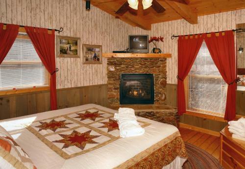 Romantic Hideaway #126 - One Bedroom Cabin