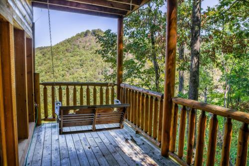 Swim N Bear Honeymoon Cabin With Private Pool