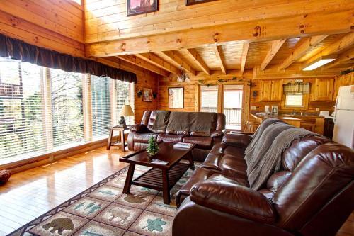 Hollywood In The Hills Cabin