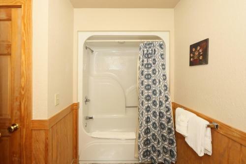 Cedar Falls (#8) - Three Bedroom