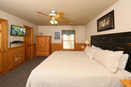 Cedar Falls (#8) - Three Bedroom