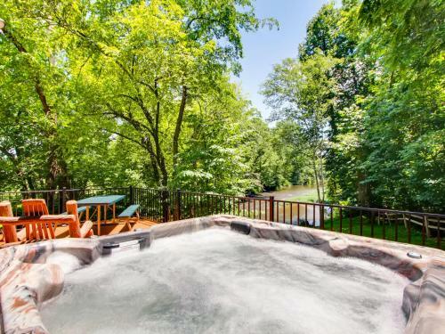 A River Adventure #4237 - Four Bedroom Cabin