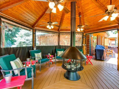 A River Adventure #4237 - Four Bedroom Cabin