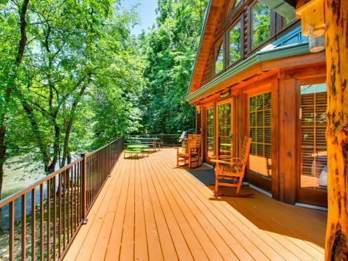 A River Adventure #4237 - Four Bedroom Cabin