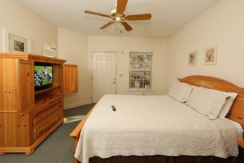 Oak Tree Lodge (#3) - Seventeen Bedroom