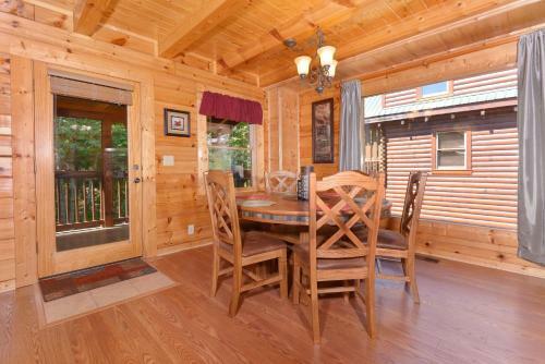 Whispering Creek #302 - Three Bedroom Cabin