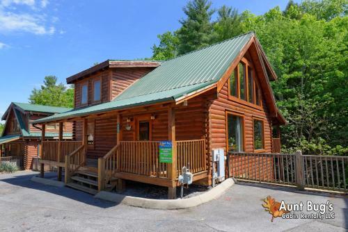 Whispering Creek #302 - Three Bedroom Cabin