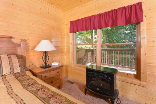 Whispering Creek #302 - Three Bedroom Cabin