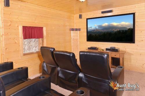 Whispering Creek #302 - Three Bedroom Cabin