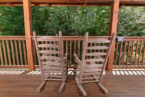 Whispering Creek #302 - Three Bedroom Cabin