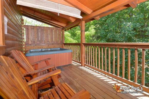 Whispering Creek #302 - Three Bedroom Cabin