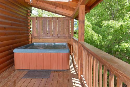 Whispering Creek #302 - Three Bedroom Cabin