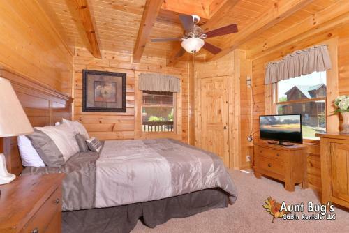 Whispering Creek #302 - Three Bedroom Cabin