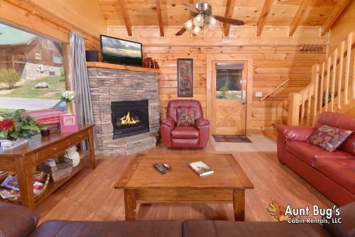 Whispering Creek #302 - Three Bedroom Cabin