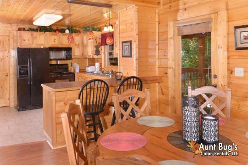 Whispering Creek #302 - Three Bedroom Cabin