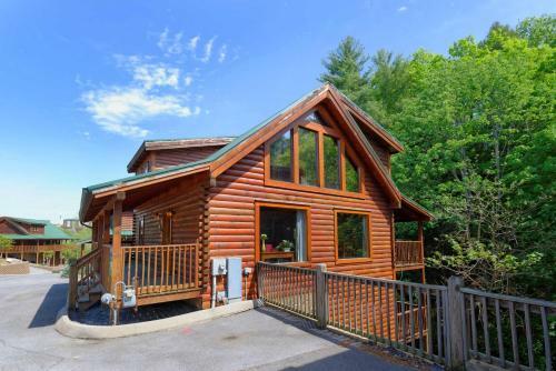 Whispering Creek #302 - Three Bedroom Cabin