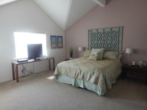 233 Park Two-bedroom Apartment