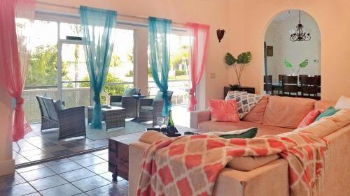 Natural Paradise Sleeps 16