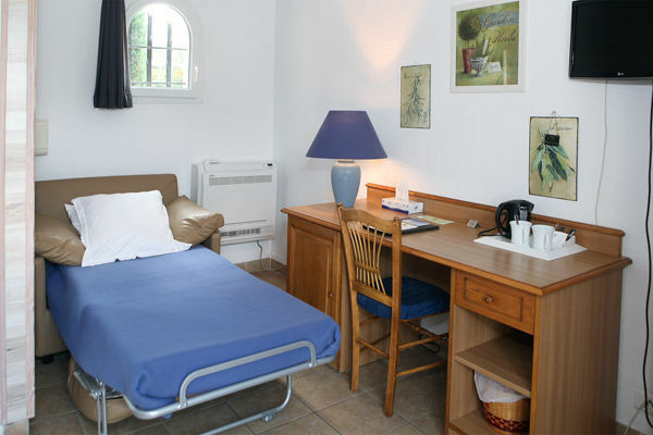 Hotel D�jeunez Sous L'arbre