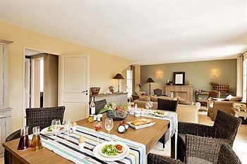 Bed & Breakfast Les Jardins De Saint-benoit - Apartments