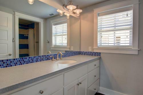 Cinnamon Shore- Seafare 251 Be
