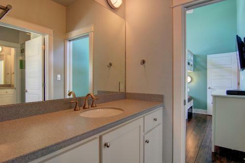 Cinnamon Shore- Seafare 251 Be
