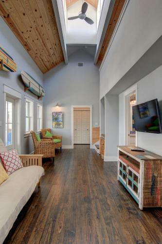 Cinnamon Shore- Seafare 251 Be