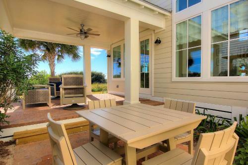 Cinnamon Shore- Sea Lyin 114 Be