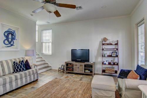 Cinnamon Shore- The Love Shack 116 St