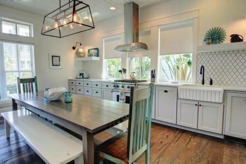 Cinnamon Shore- Lollygag 107 St