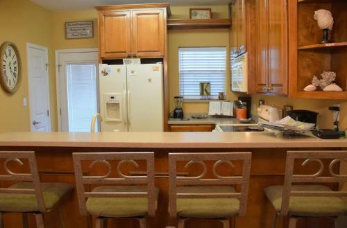 Kosta's Kasa - Three Bedroom Townhome