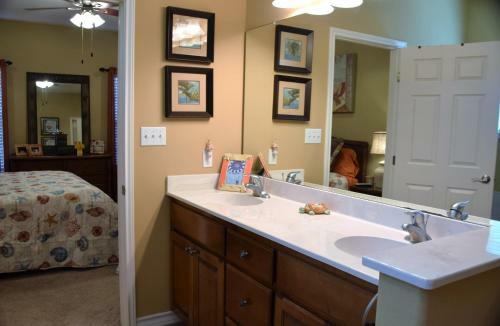 Kosta's Kasa - Three Bedroom Townhome