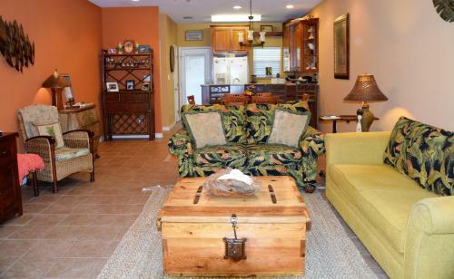Kosta's Kasa - Three Bedroom Townhome
