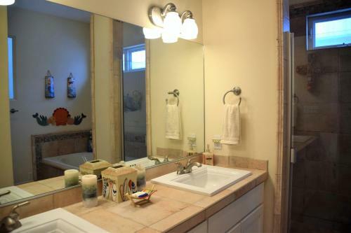 Banyan Beach House - Three Bedroom House