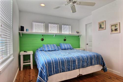 Dolphin Cove 68vw Home