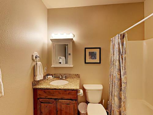 701ns Barefoot Getaway - Two Bedroom Townhome