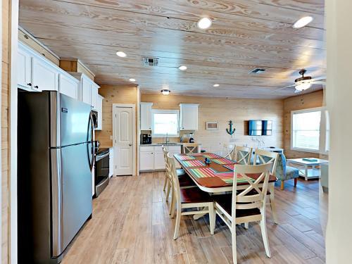 The Lemony Anemone - Three Bedroom Townhome
