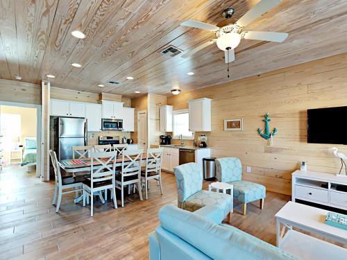 The Lemony Anemone - Three Bedroom Townhome