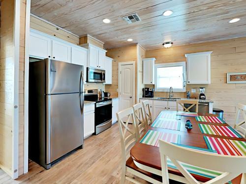 The Lemony Anemone - Three Bedroom Townhome