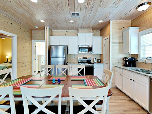 The Lemony Anemone - Three Bedroom Townhome