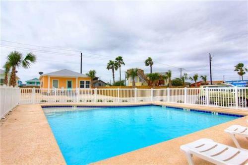 The Lemony Anemone - Three Bedroom Townhome