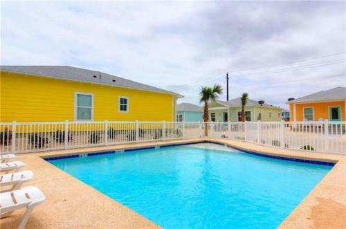 The Lemony Anemone - Three Bedroom Townhome