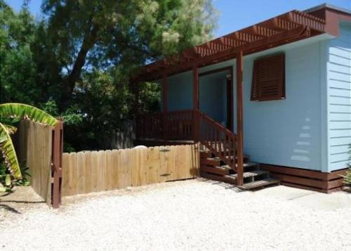 212ssb - Little Blue House